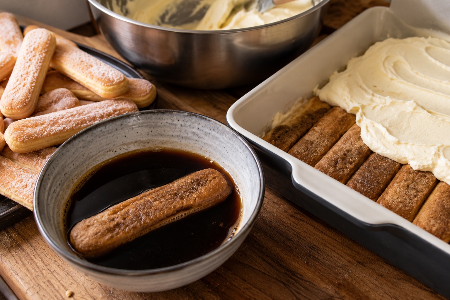 Löffelbiskuits mit Espresso für klassisches Tiramisu